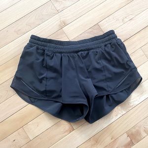 Lululemon / Hotty Hot Low Rise Lined Short